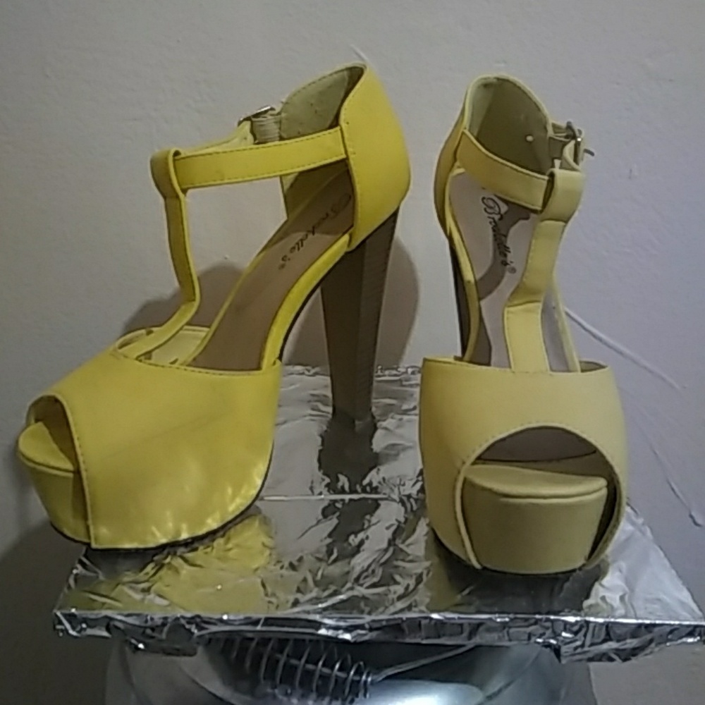Shoes - Picture 2 of 3